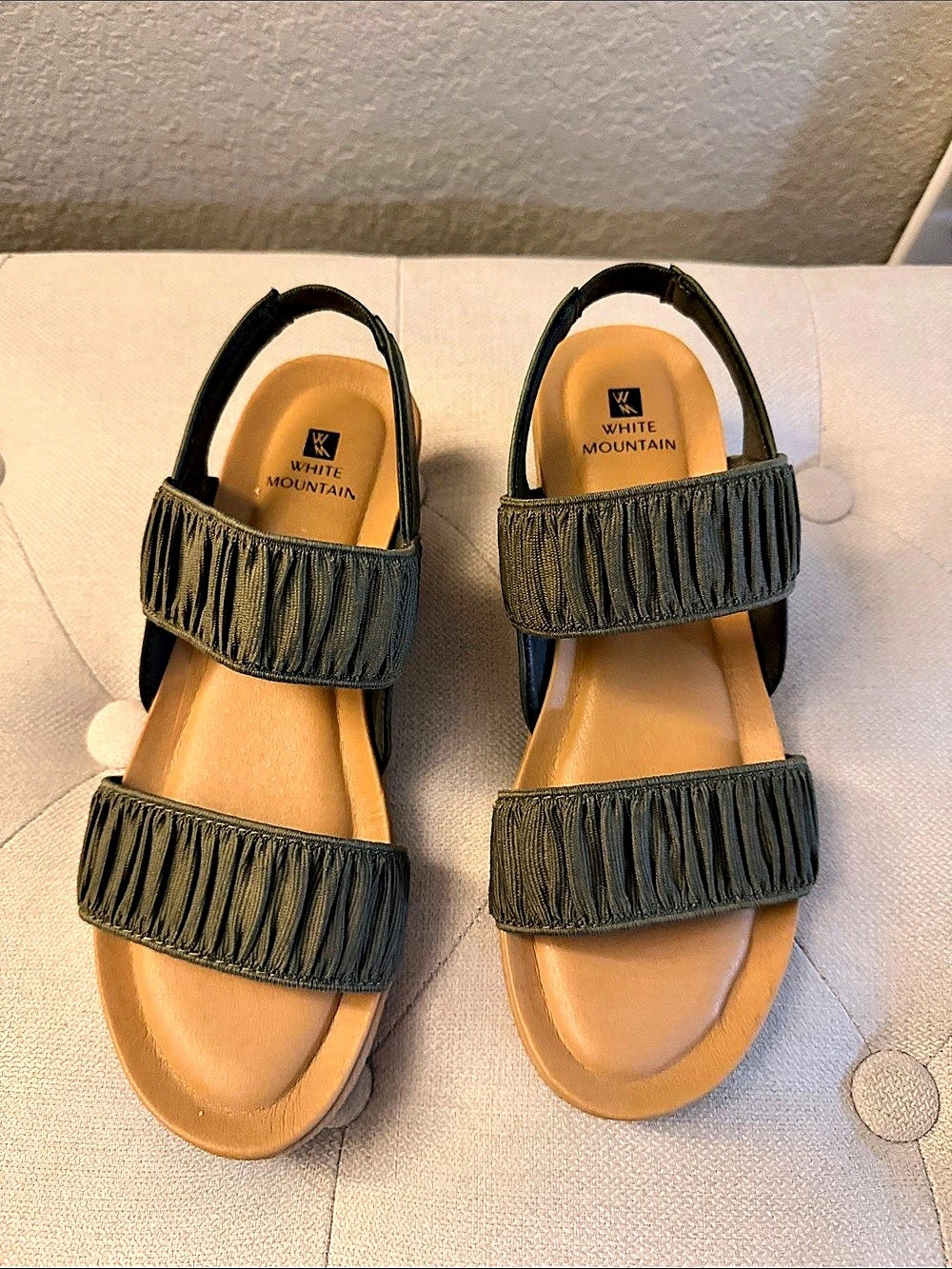 White Mountain Ruched Strap Sandals in Green & Brown Like New